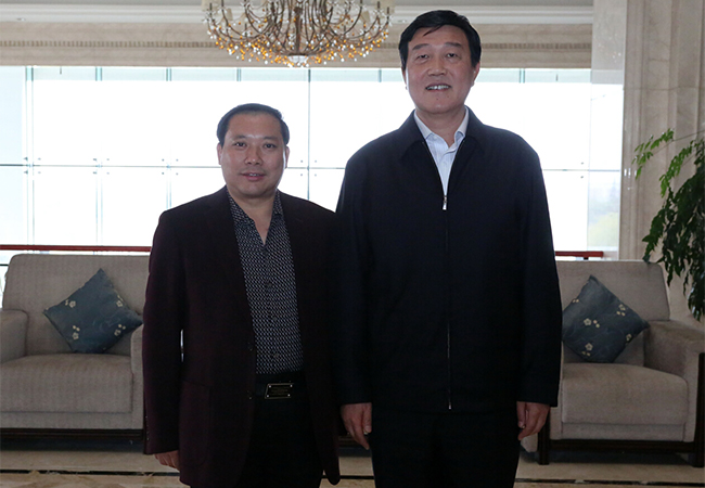 我集團公司總經(jīng)理劉書(shū)華出席第二屆淮商峰會(huì )并演講