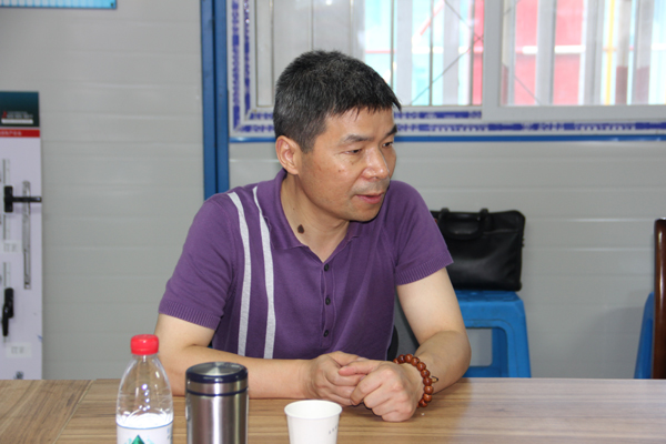 李?lèi)?ài)國副處長(cháng)帶領(lǐng)督查小組檢查楊木橋工地