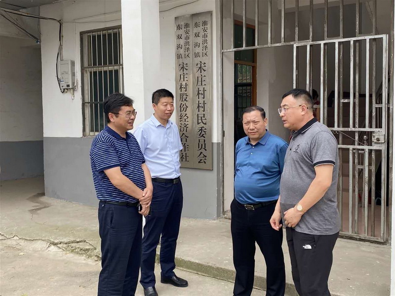返鄉慰問(wèn)老黨員 不忘初心暖人心