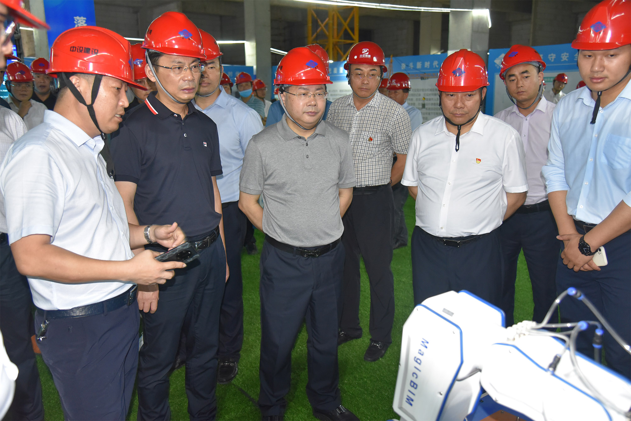 落實(shí)安全責任 推動(dòng)安全發(fā)展——2021年蘇州市住建局安全生產(chǎn)標準化示范工地觀(guān)摩會(huì )在蘇州中設建設順利舉行 落實(shí)安全責任 推動(dòng)安全發(fā)展——2021年蘇州市住建局安全生產(chǎn)標準化示范工地觀(guān)摩會(huì )在蘇州中設建設順利舉行