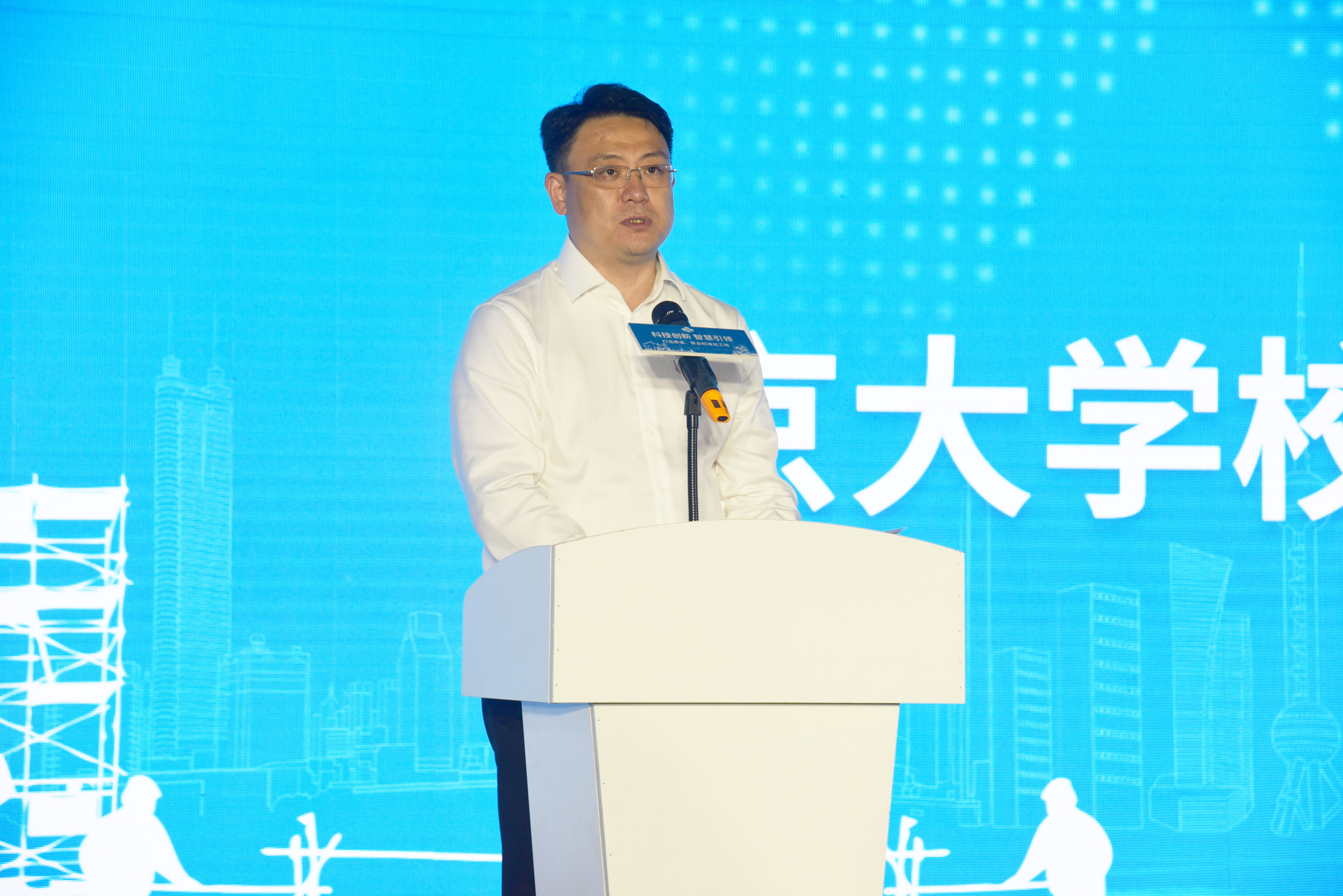 聚焦重點(diǎn)項目建設 打造精品優(yōu)質(zhì)工程 ——蘇州中設建設“質(zhì)量月”舉行“科技引領(lǐng)，打造質(zhì)量、安全標準化工地”現場(chǎng)觀(guān)摩會(huì )