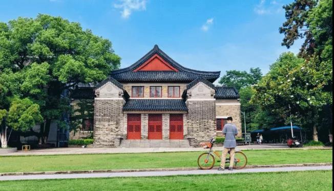 扎實(shí)推進(jìn)南大蘇州校區高水平建設 南京大學(xué)黨委書(shū)記胡金波一行蒞臨集團公司南大蘇州校區施工現場(chǎng)調研