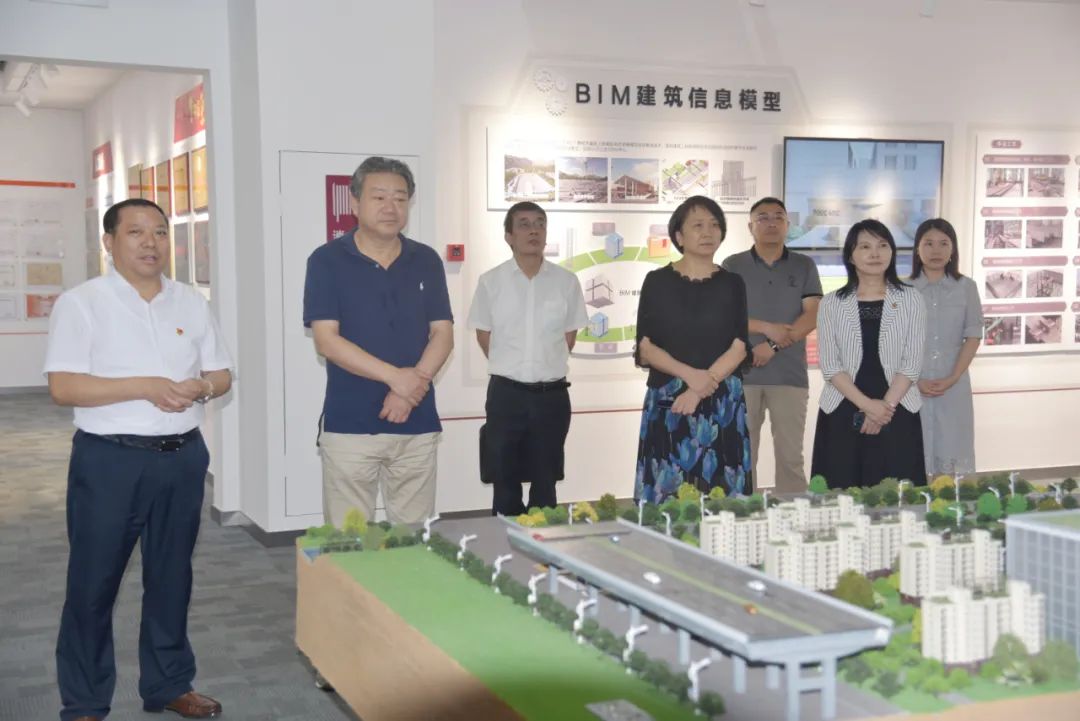 蘇州市政協(xié)副主席曹后靈一行蒞臨集團公司調研