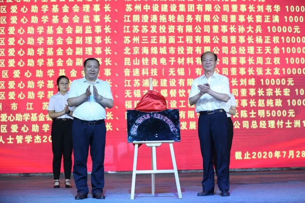 集團公司擁軍優(yōu)屬在行動(dòng) 共敘軍民魚(yú)水情 集團公司擁軍優(yōu)屬在行動(dòng) 共敘軍民魚(yú)水情