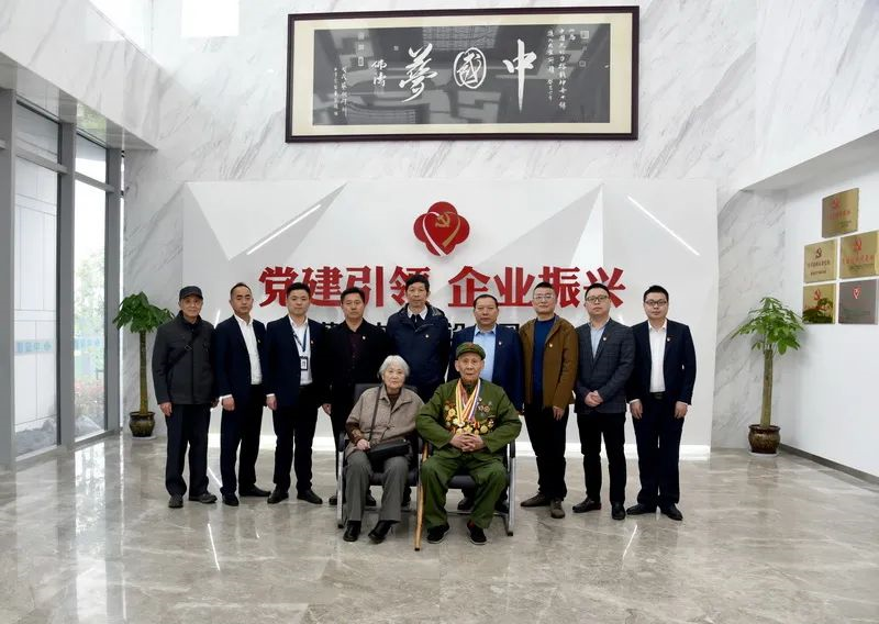 集團公司擁軍優(yōu)屬在行動(dòng) 共敘軍民魚(yú)水情 集團公司擁軍優(yōu)屬在行動(dòng) 共敘軍民魚(yú)水情