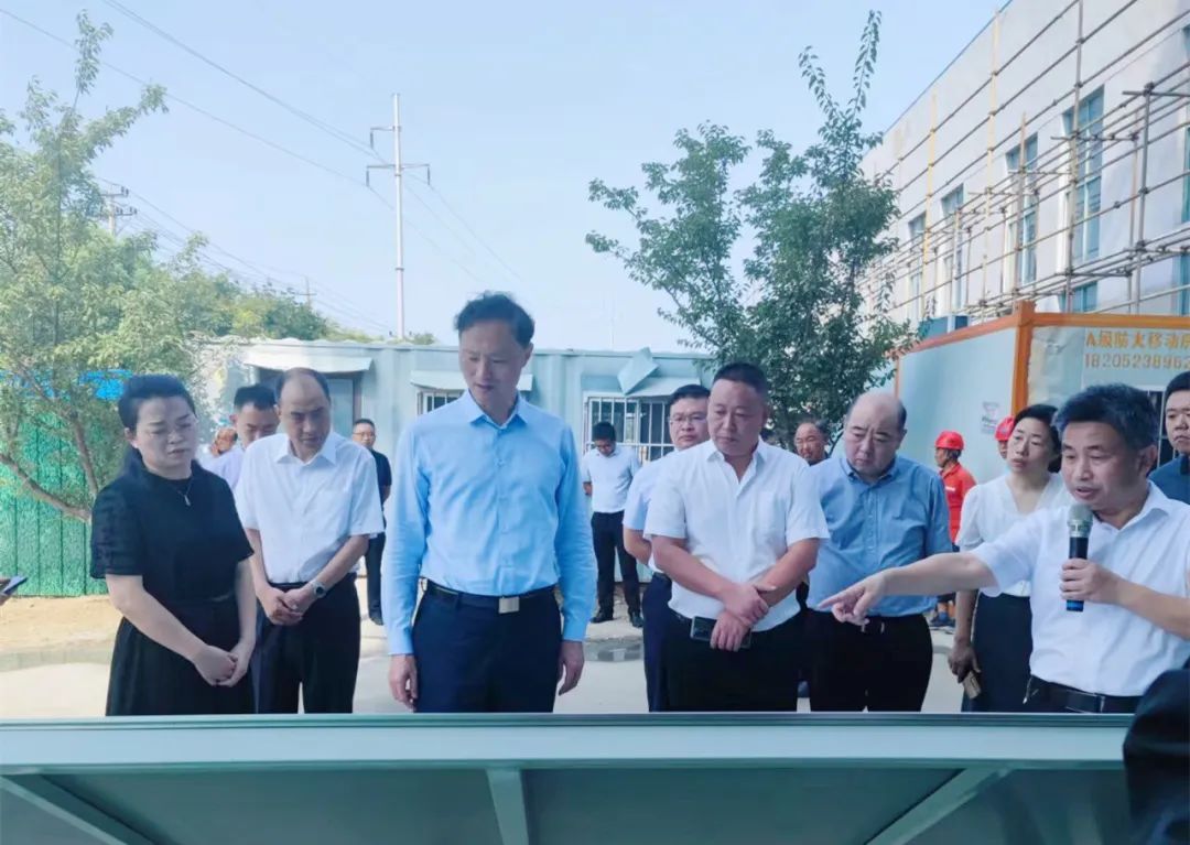 淮安市洪澤區委書(shū)記張沖林一行蒞臨集團公司承建的新建機械裝備產(chǎn)業(yè)園項目調研考察