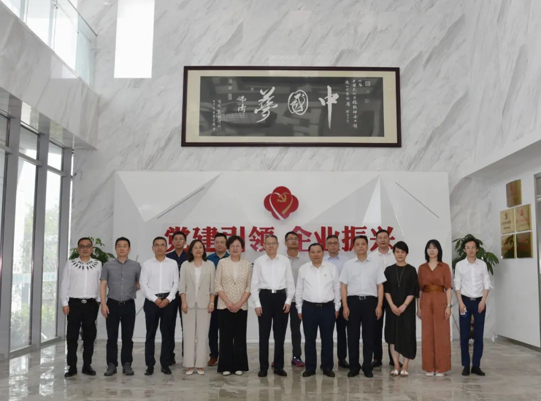 蘇州市政協(xié)十五屆工商聯(lián)界別委員一行蒞臨集團公司調研