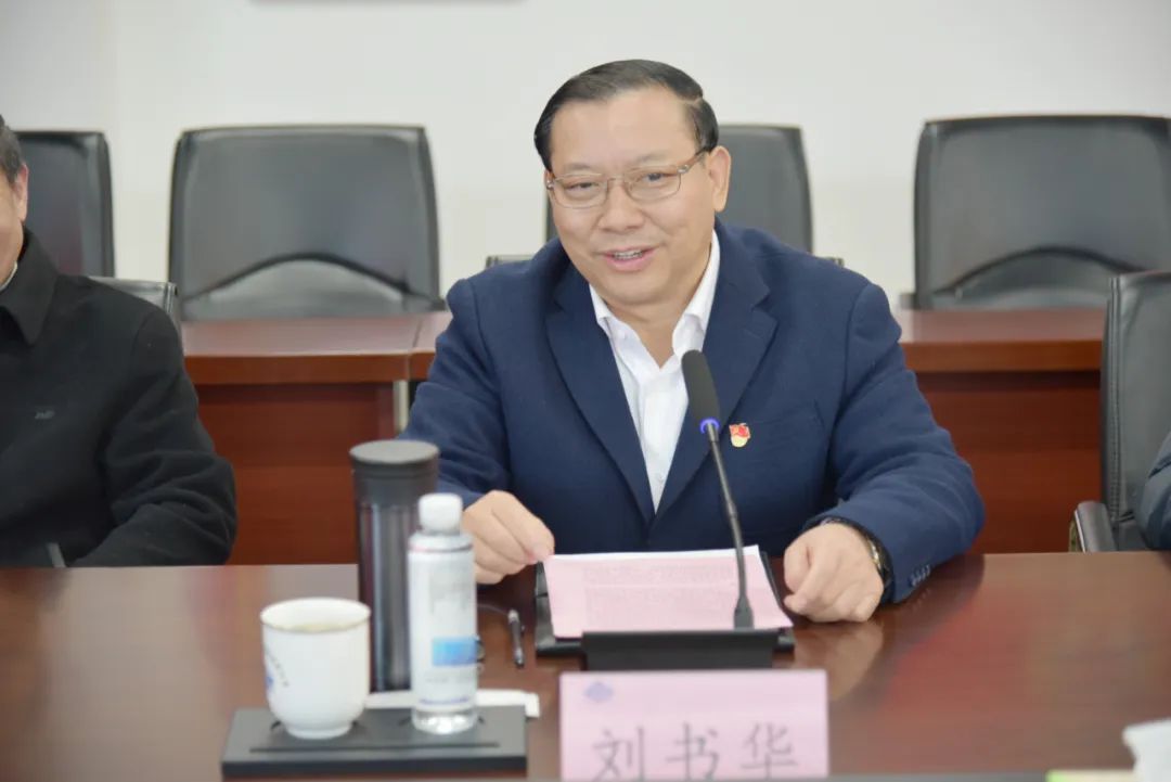 【快訊】中國新四軍研究會(huì )副會(huì )長(cháng)兼秘書(shū)長(cháng)、《鐵軍》雜志社社長(cháng)王路奇一行蒞臨集團公司視察指導