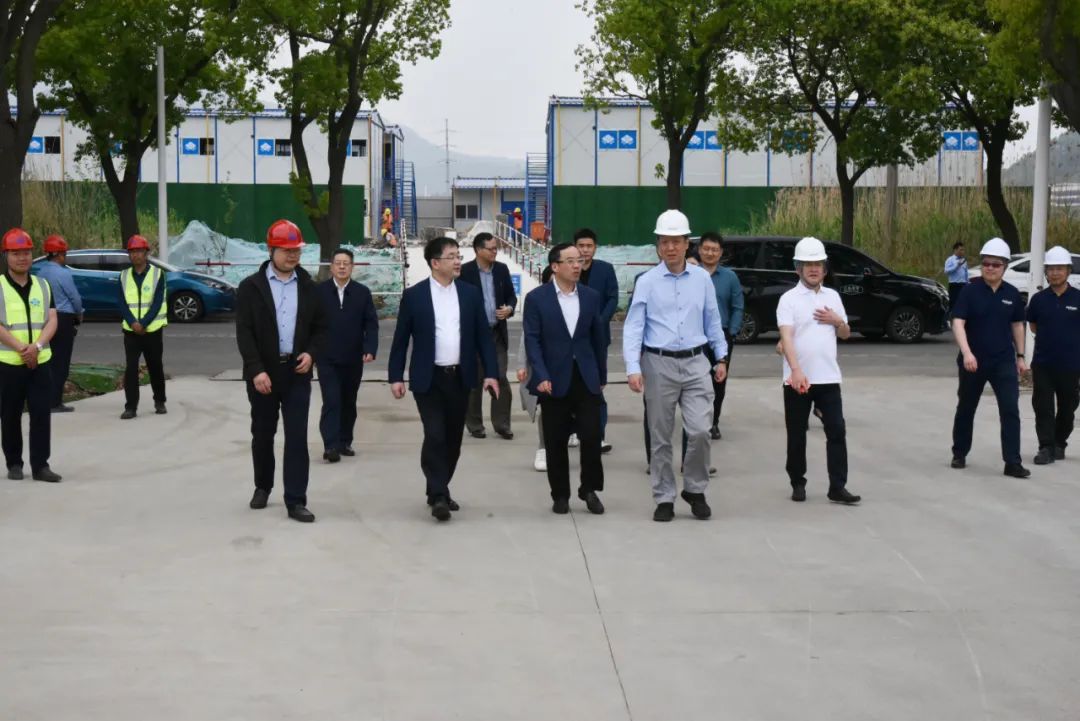 【快訊】蘇州虎丘區人大常委會(huì )主任高曉東、副主任陶冠紅一行蒞臨集團公司承建的蘇州百勝動(dòng)力項目視察