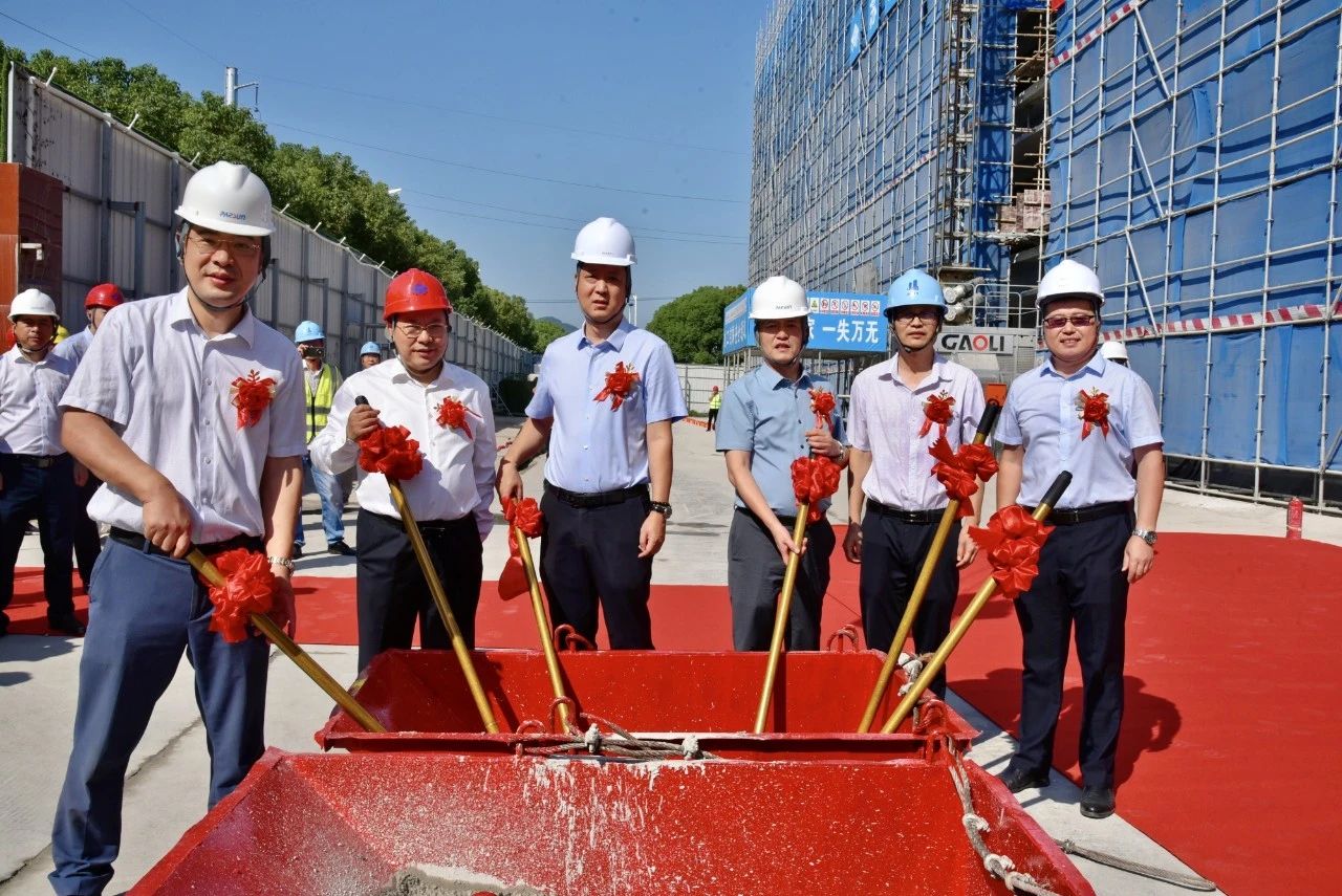 【快訊】蘇州中設承建的蘇州百勝動(dòng)力項目順利封頂
